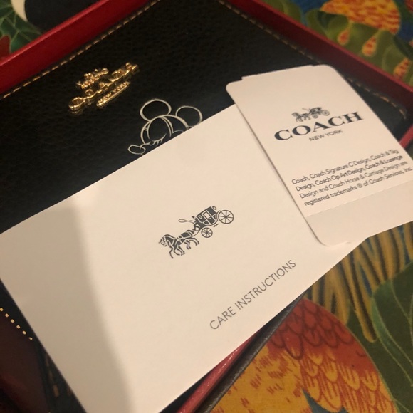 Disney x Coach Minnie Mouse Zip Around Wallet - Picture 7 of 9